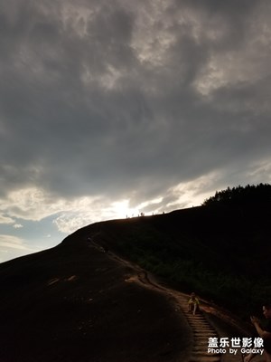 【天邊的云】+烏云密布