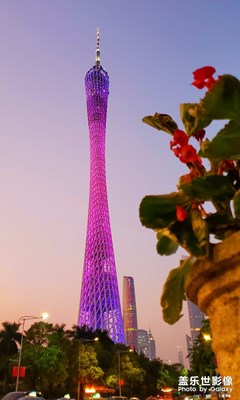 今夜珠江人潮如織，把本老頭褲兒擠脫了????????