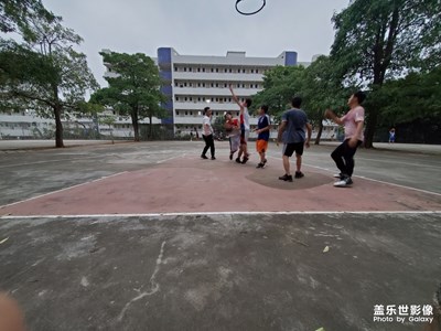 激烈的籃球比賽