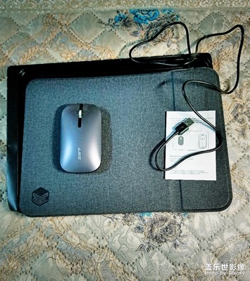 無線充電鼠標墊到了