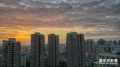 朝霞，年年有魚。