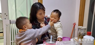 兄妹相互攙扶照顧戰(zhàn)疫情，共度非常時期!