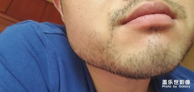 一個周沒有刮胡子了