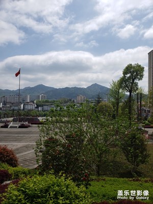 陽光明媚中的中午