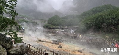 長瀑布  白薄霧  山綠幕