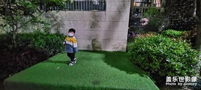 手抖的夜視儀。。抖抖抖