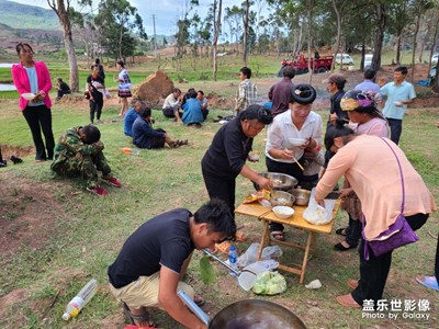 天氣熱,來(lái)釣魚(yú)燒烤了~