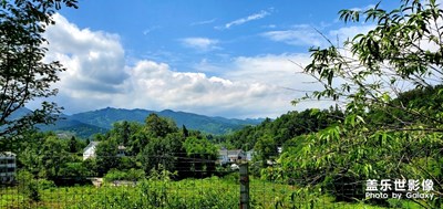 藍(lán)藍(lán)的天空白云飄