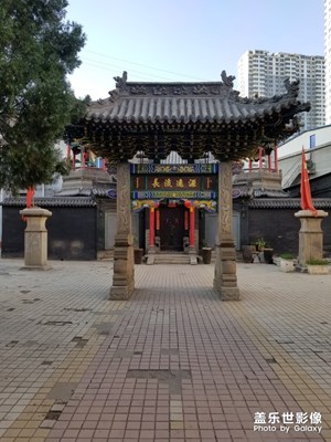 掩映在都市中的寧?kù)o