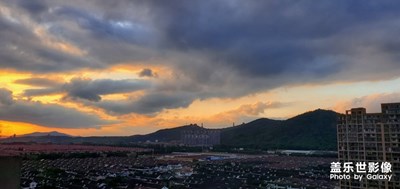 今晚本鎮(zhèn)的五彩天空