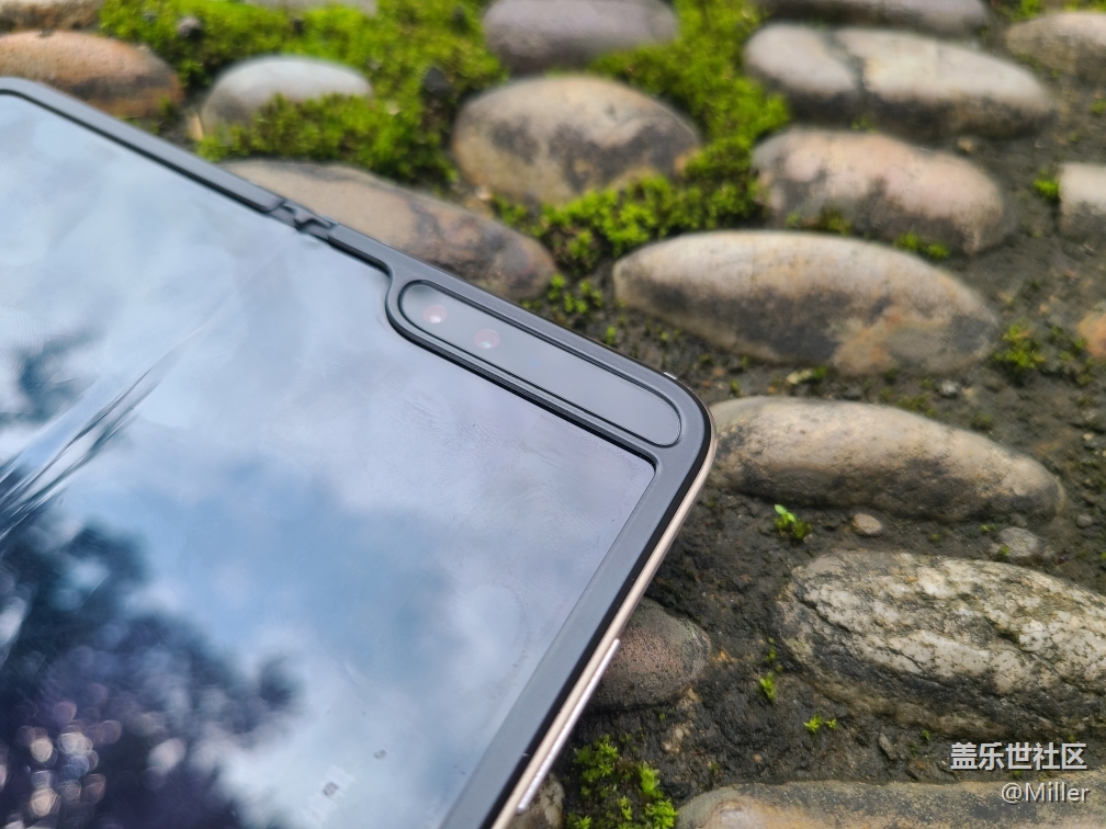 W20 5G 經(jīng)典旗艦 全新形態(tài) 獨(dú)領(lǐng)精英風(fēng)尚