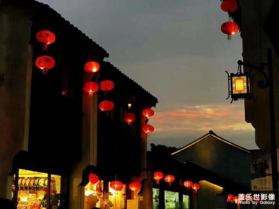 姑蘇城外寒山寺隔壁的山塘街