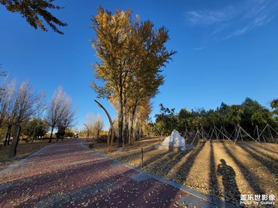 【多彩深秋】+ 無(wú)人“鬼城”