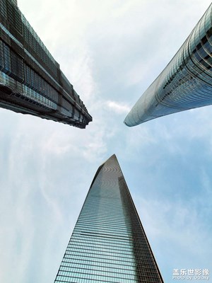 上海浦東的巨人