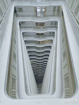 魔幻建筑大劇院與達(dá)美美立方