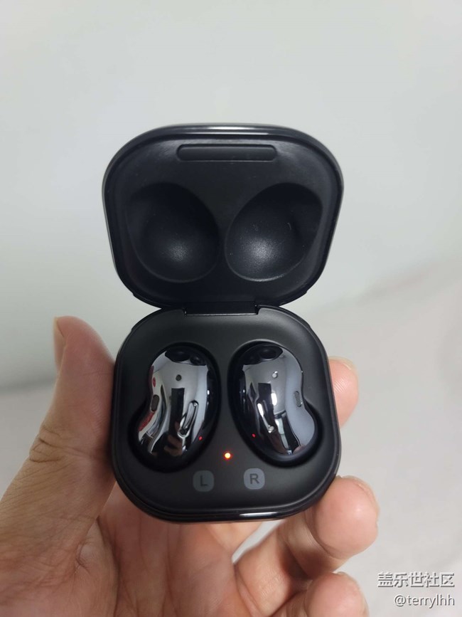 Buds Live外觀簡(jiǎn)單體驗(yàn)