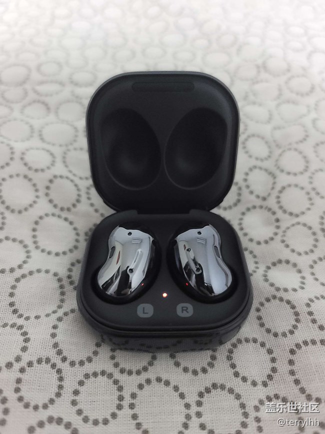 Buds Live外觀簡(jiǎn)單體驗(yàn)