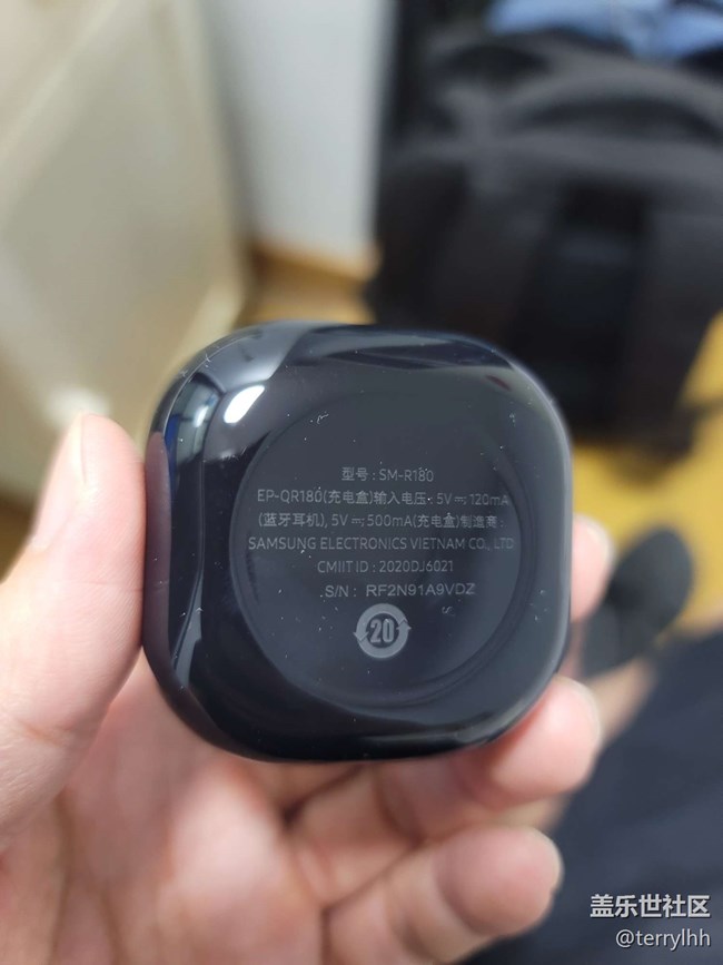 Buds Live外觀簡(jiǎn)單體驗(yàn)