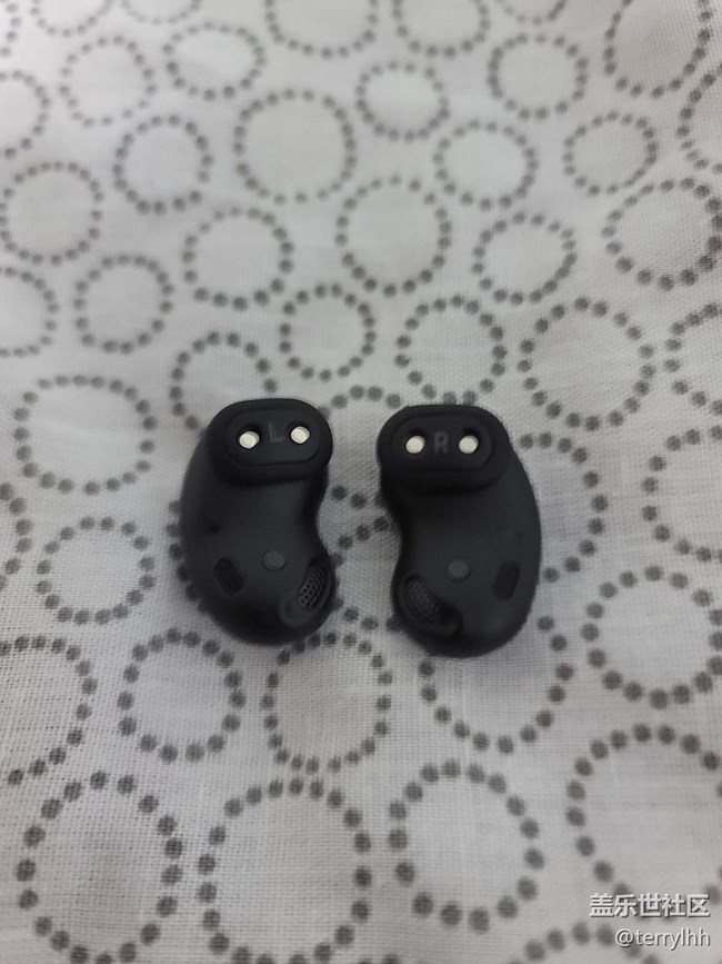 Buds Live外觀簡(jiǎn)單體驗(yàn)