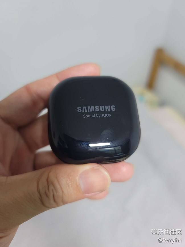 Buds Live外觀簡(jiǎn)單體驗(yàn)