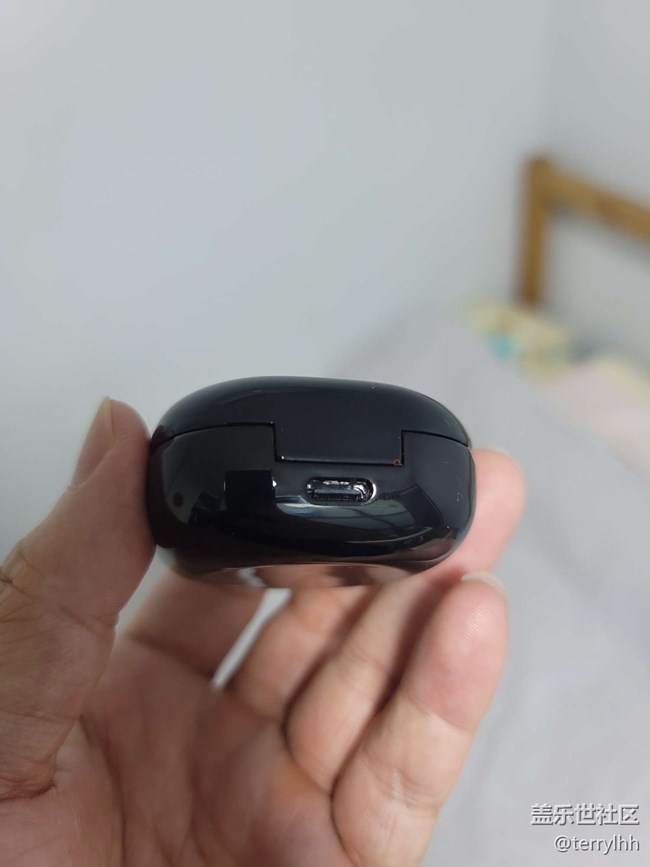 Buds Live外觀簡(jiǎn)單體驗(yàn)