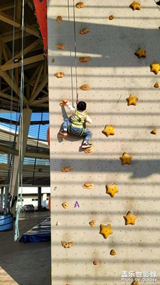 姐姐打個(gè)樣，弟弟跟著上！