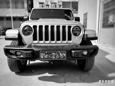 牧馬人黑白也很霸氣