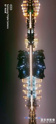 平靜的湖面就像一面鏡子