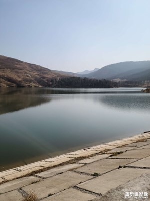 三星S20拍的。