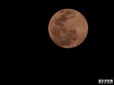 晚上好大家，今天我在隨手外面拍個月亮??給大家欣賞一下