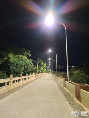 散步。