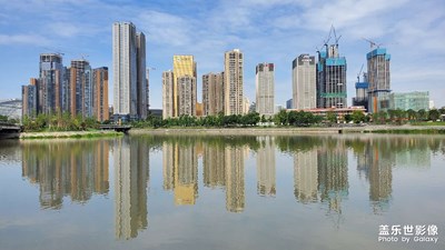 感受家周圍的變化，今天天氣這么好，順著河邊走一走