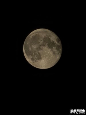 睡不著，那就拍個月亮吧