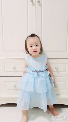 小妹子穿新衣服