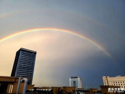 赤橙黃綠青藍(lán)紫，誰持彩虹當(dāng)空舞？