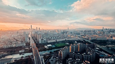 清晨一陣小雨過(guò)后，39樓窗戶外的風(fēng)景