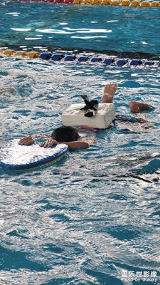 游泳??