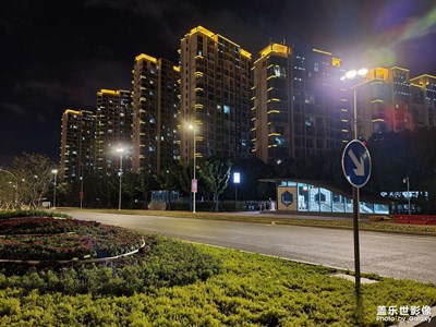 臺風(fēng)來臨前的夜晚，白云朵朵