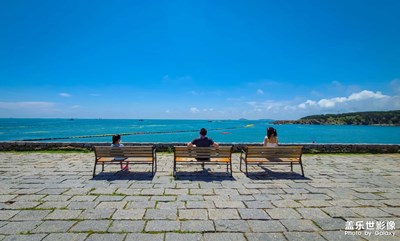 和兄弟們及其家人一起感受青島的夏天