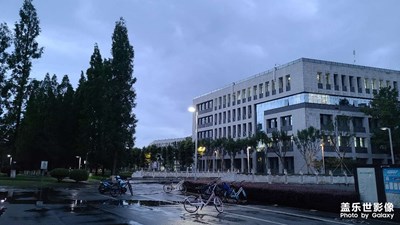 晚八點(diǎn)半的成都