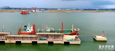 天藍(lán)藍(lán)，海藍(lán)藍(lán)