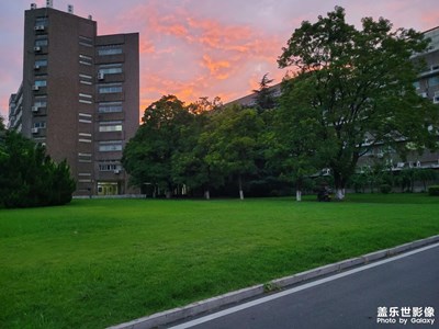 日落西山紅霞飛