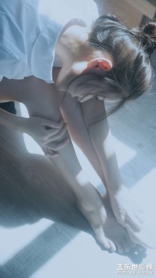 她說曾經(jīng)掐斷了自己的路
將他當做了全部