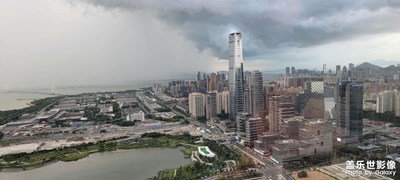 烏云籠罩的深圳灣大橋和深圳灣一號(hào)