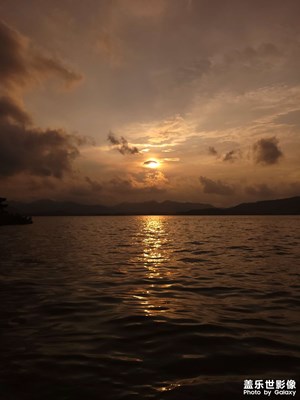 秋水共長天一色