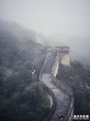 霧氣下的八達嶺長城