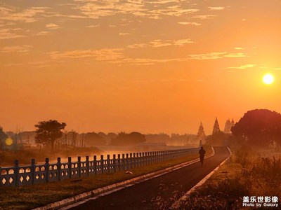 愿秋色安暖，歲月無恙。