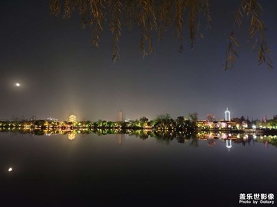 明湖夜色