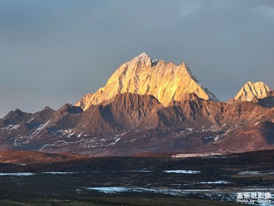 甘孜州康定魚子西星空營地 看雅拉雪山