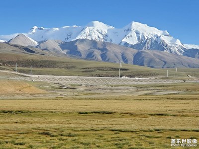 帕米爾高原下的白沙湖